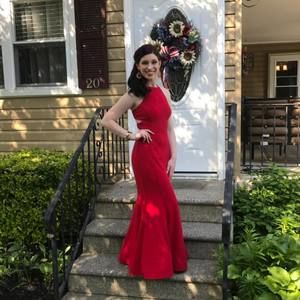 Meet your Posher, Elise